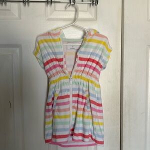 Old Navy 2T terry cloth cover up. Has pockets! Has hood and zips in front.
